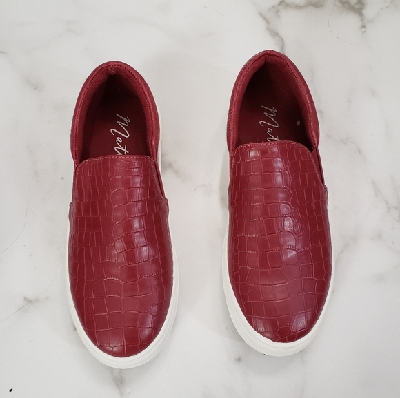Matisse Red Croc Print Slip On Platform Sneakers Sz 6 - Picture 1 of 5